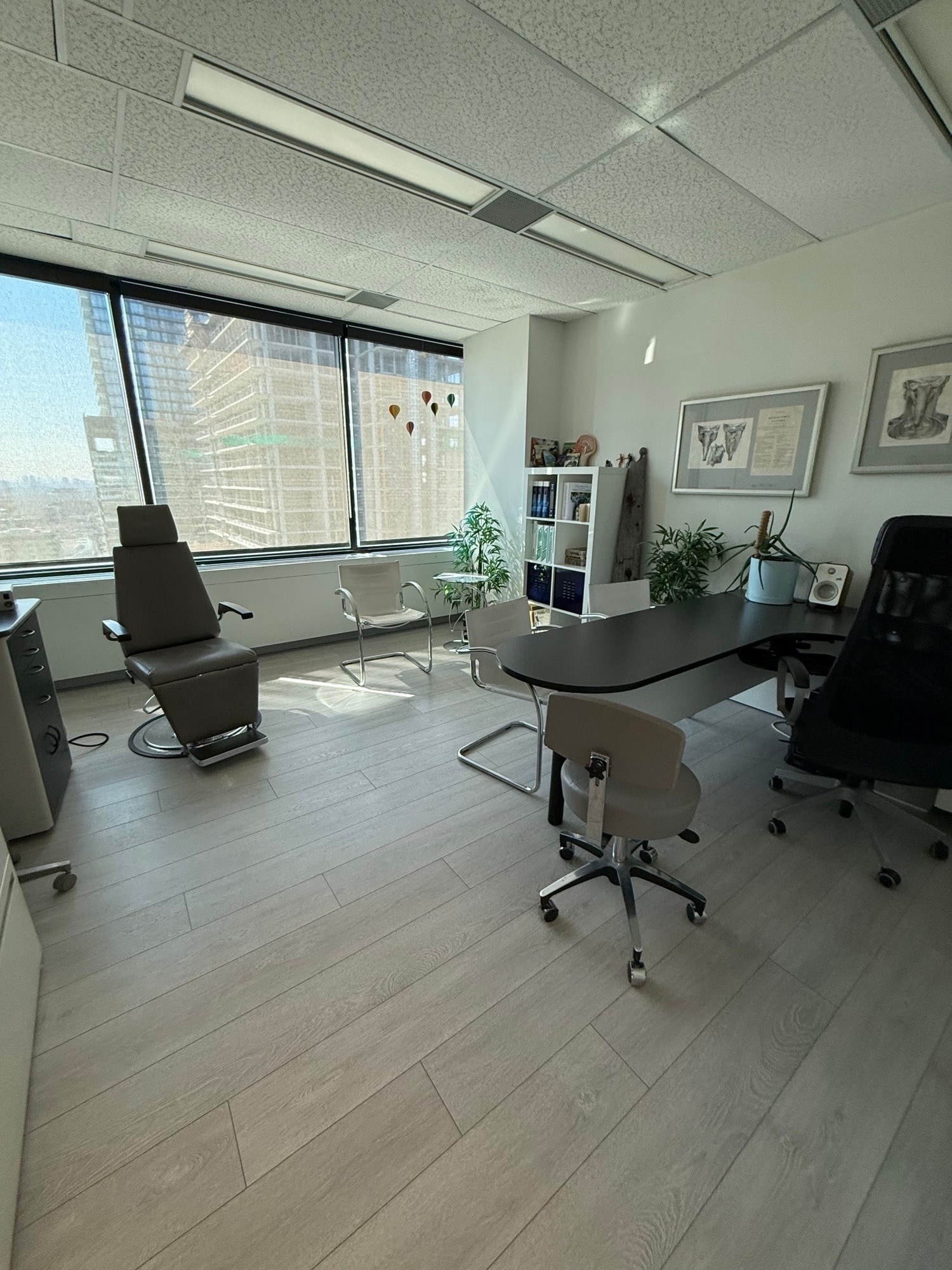 180 Dundas St W, Toronto, ON à louer Photo intérieure– Image 1 sur 3