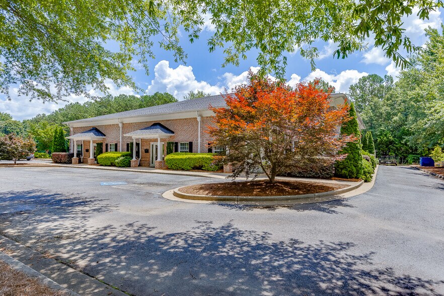 6105 Atlanta Hwy, Flowery Branch, GA à louer - Photo de l’immeuble – Image 2 sur 22
