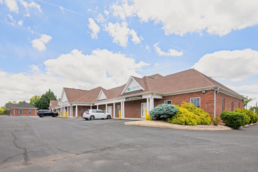 1569 Jefferson Hwy, Fishersville, VA à louer - Photo de l’immeuble – Image 3 sur 21