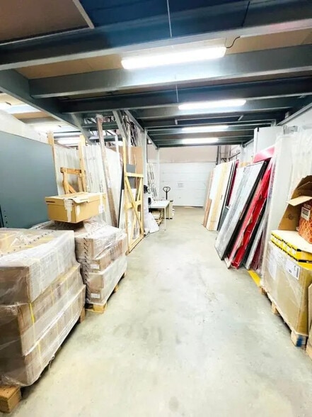 Local d’activités dans Voisins-le-Bretonneux à louer - Photo de l’immeuble – Image 2 sur 13