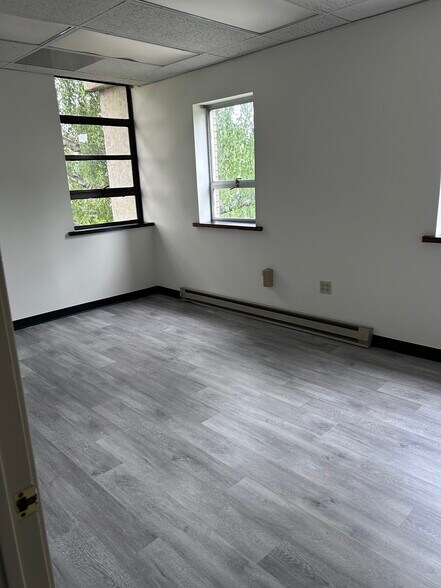 497 Main St, Ansonia, CT à louer - Photo de l’immeuble – Image 3 sur 8