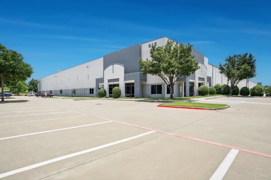 615 Westport Pky, Grapevine, TX à louer - Photo de l’immeuble – Image 3 sur 26
