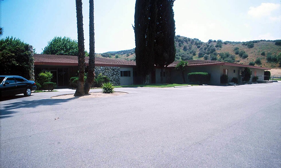 21704 Golden Triangle Rd, Santa Clarita, CA à louer - Photo de l’immeuble – Image 3 sur 7