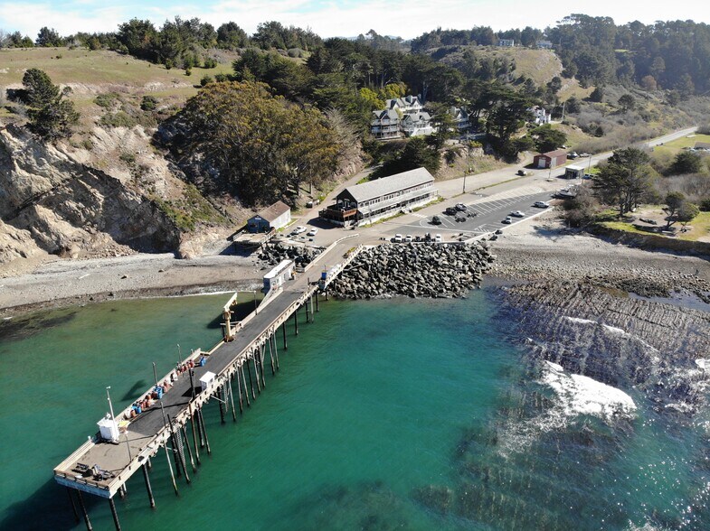 810 Port Road, Point Arena, CA à vendre - Photo de l’immeuble – Image 2 sur 41