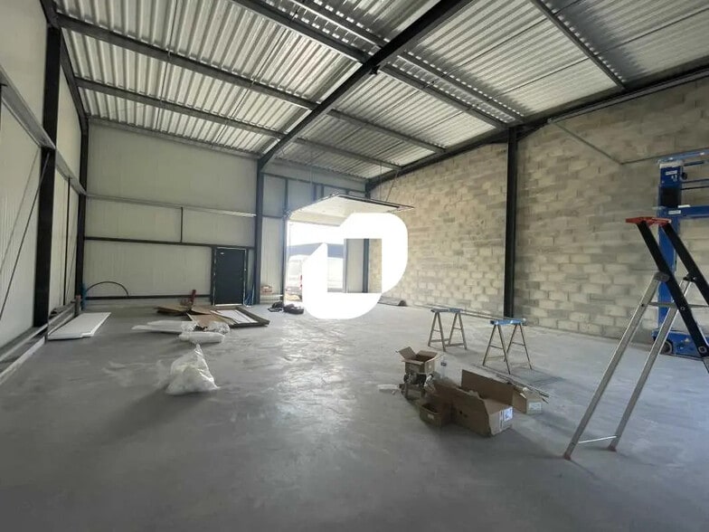 Local d’activités dans Gujan-Mestras à louer - Photo de l’immeuble – Image 2 sur 3