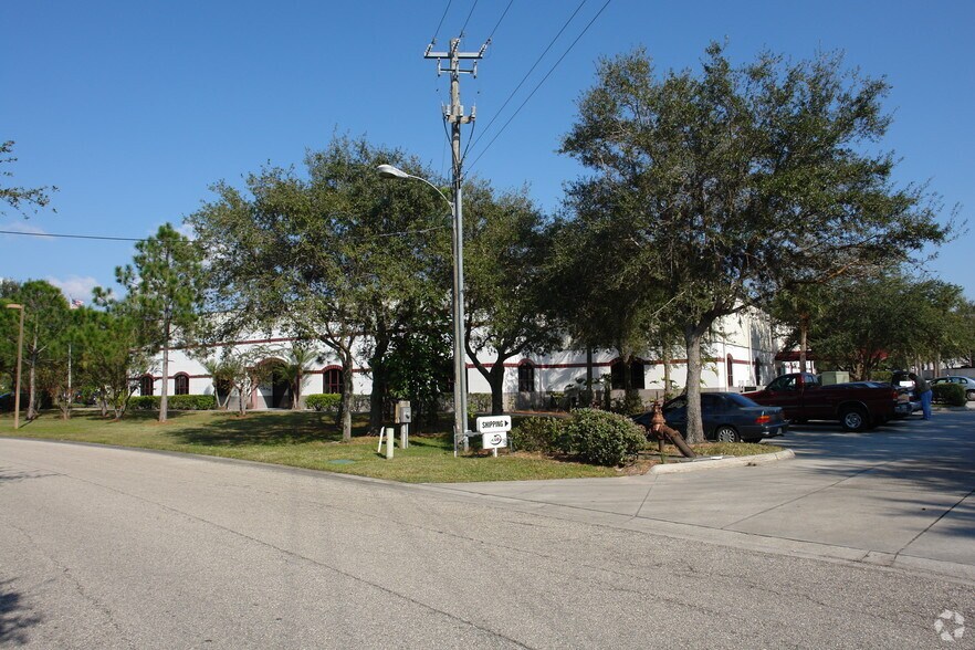 6411 Parkland Dr, Sarasota, FL à louer - Photo de l’immeuble – Image 2 sur 5