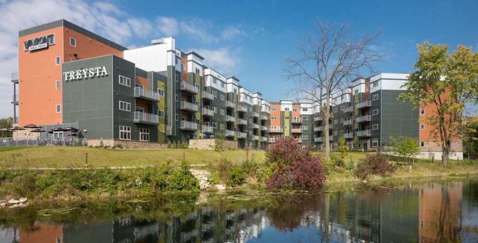 320 W Broadway, Monona, WI à louer - Photo de l’immeuble – Image 2 sur 29
