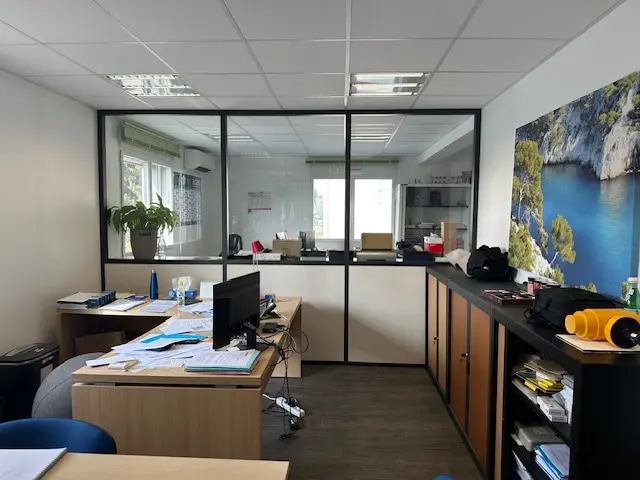 Plus de détails pour Local d’activités à vendre