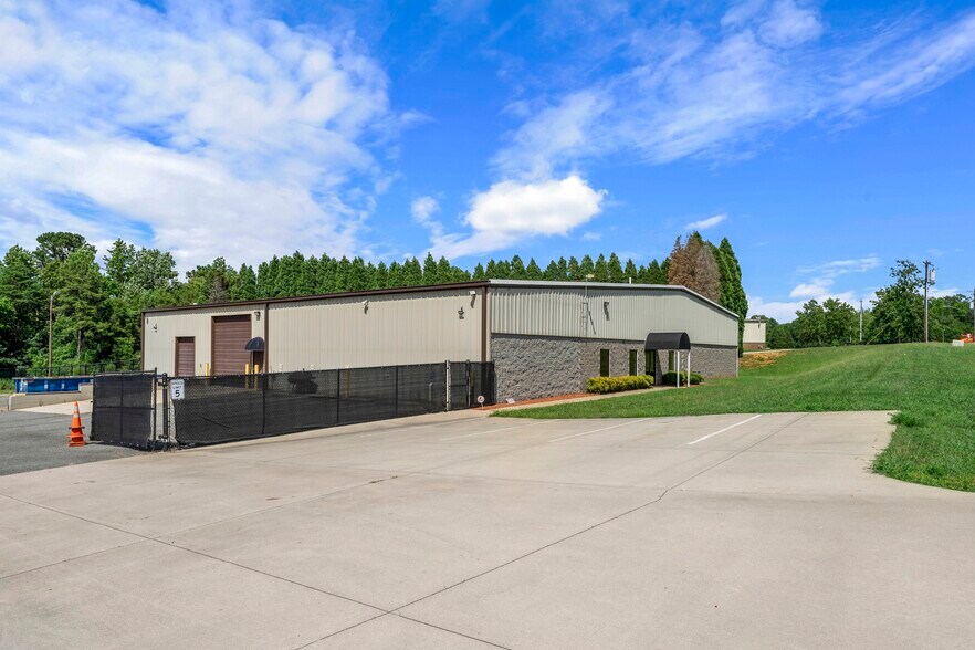 152 S Iredell Industrial Park Rd, Mooresville, NC à louer - Photo de l’immeuble – Image 2 sur 26