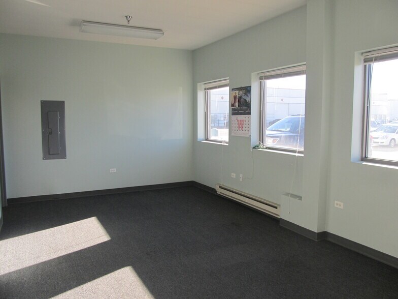 1500 Foundry St, St Charles, IL à louer - Photo de l’immeuble – Image 3 sur 10