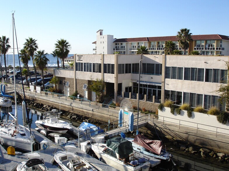 210-212 Yacht Club way, Redondo Beach, CA à louer - Photo de l’immeuble – Image 3 sur 6