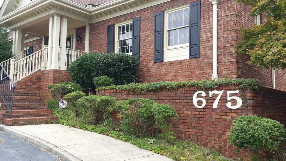 675 Village Square Dr, Stone Mountain, GA à vendre - Photo de l’immeuble – Image 3 sur 7