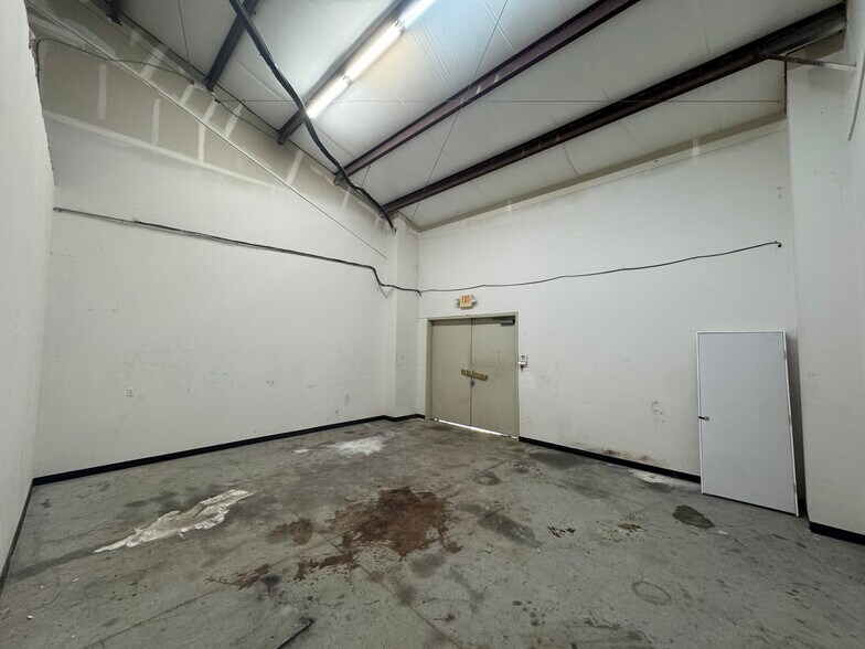 1050 Meadows Dr, Round Rock, TX à louer - Photo de l’immeuble – Image 3 sur 12