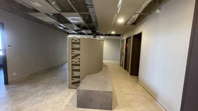 Bureau dans Saran à louer - Photo de l’immeuble – Image 2 sur 7
