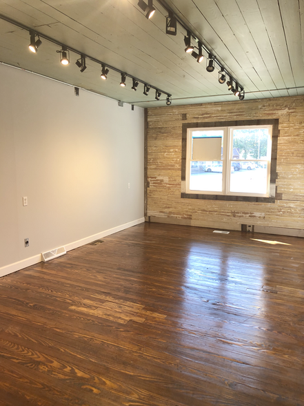 147 Bell St, Chagrin Falls, OH à louer - Photo intérieure – Image 2 sur 5
