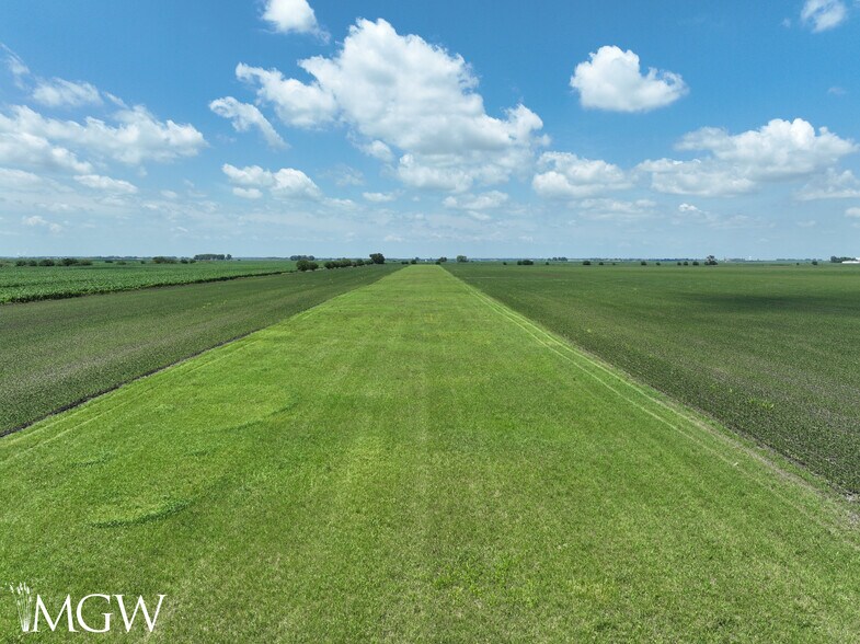 2844 Perry Rd, Steward, IL à vendre - Photo de l’immeuble – Image 3 sur 7