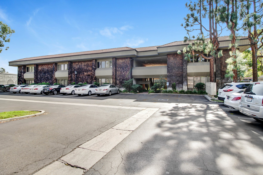 7177 Brockton Ave, Riverside, CA à louer - Photo de l’immeuble – Image 3 sur 5