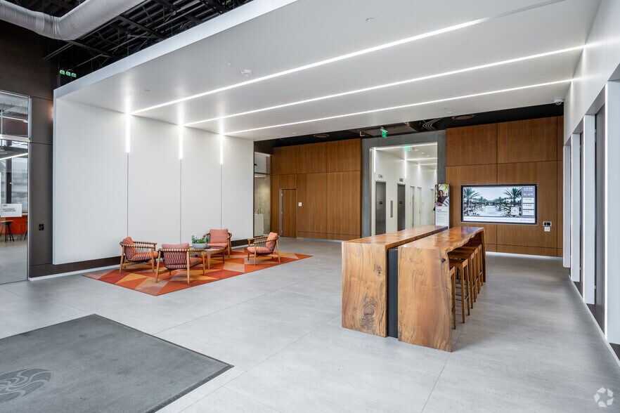 18650 MacArthur Blvd, Irvine, CA à louer - Hall d’entrée – Image 2 sur 6