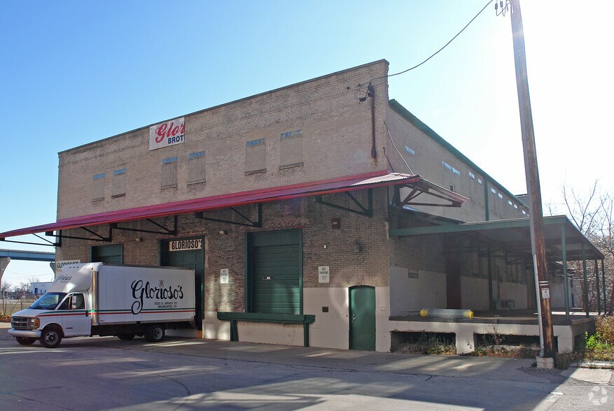 521 E Corcoran Ave, Milwaukee, WI à vendre - Photo de l’immeuble – Image 2 sur 3