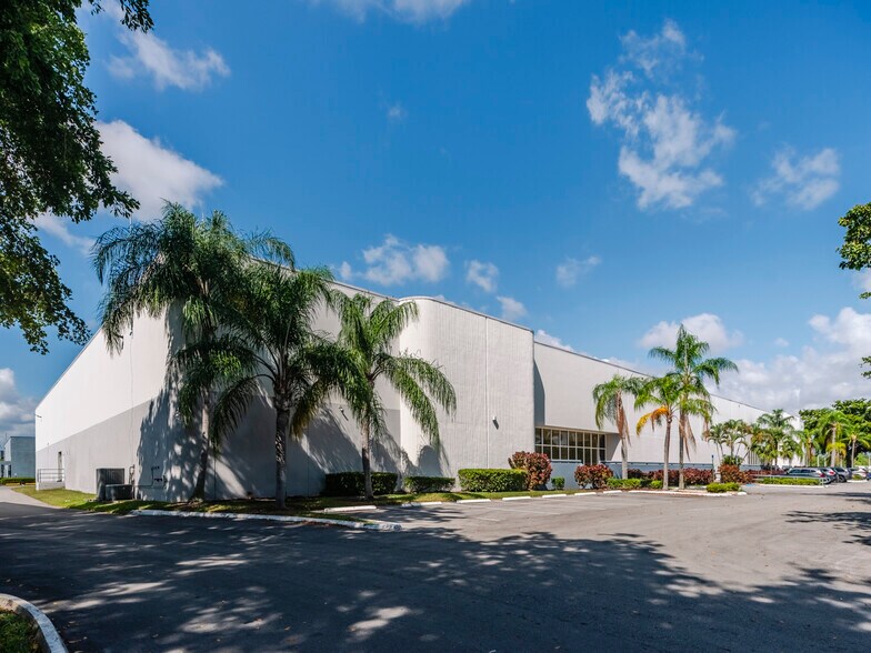 5535-5545 NW 35th Ave, Fort Lauderdale, FL à louer - Photo de l’immeuble – Image 3 sur 14