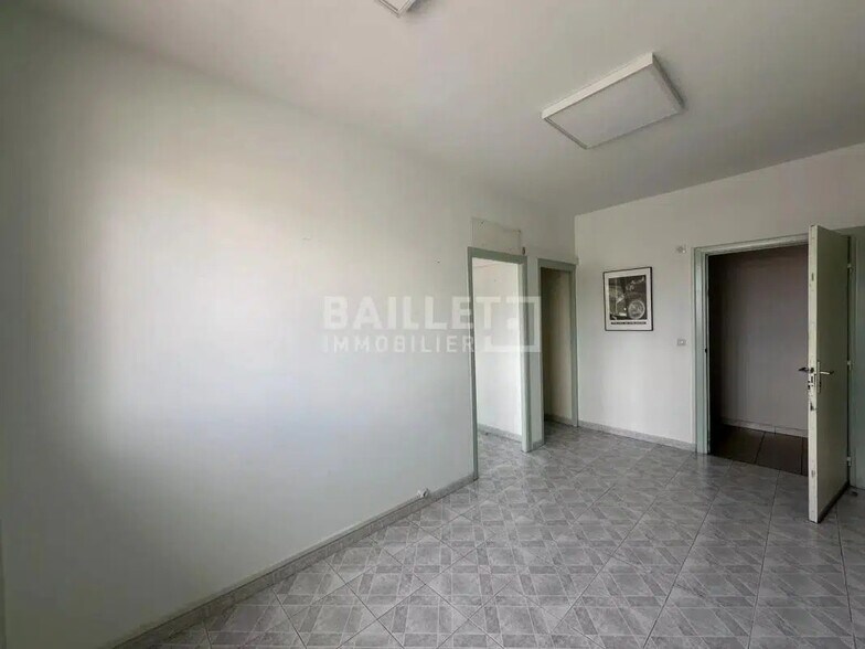 Bureau dans Tourrettes à vendre - Photo de l’immeuble – Image 2 sur 8