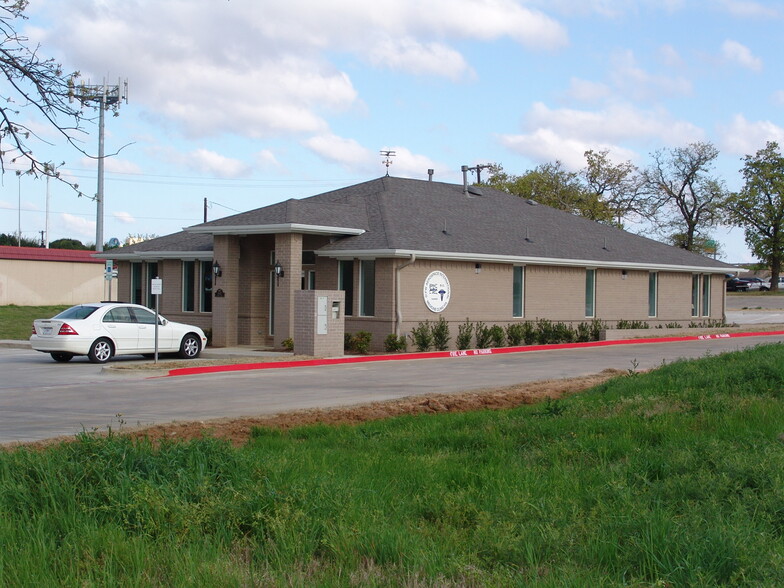 1609 Circle Ln, Bedford, TX à vendre - Photo de l’immeuble – Image 1 sur 4