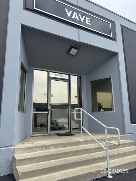 5670 Arrow Hwy, Montclair, CA à louer - Photo de l’immeuble – Image 2 sur 2