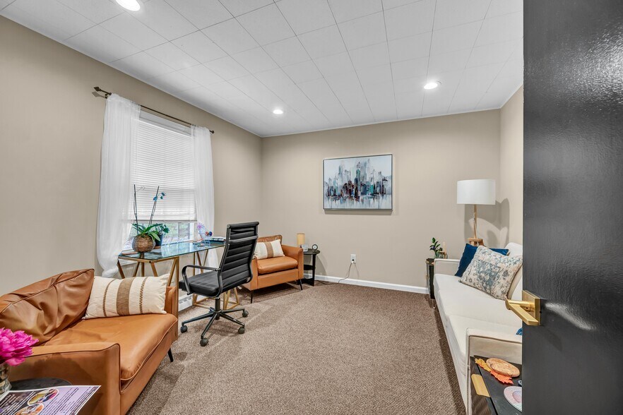 172 Mount Pleasant Rd, Newtown, CT à louer - Photo de l’immeuble – Image 2 sur 50