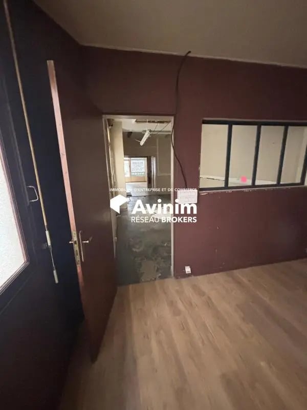 Local commercial dans Paris à louer Photo de l’immeuble– Image 1 sur 6