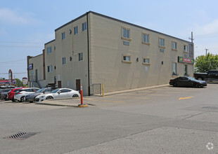 1818 Dundas St E, Whitby, ON à louer Photo de l’immeuble– Image 2 sur 2