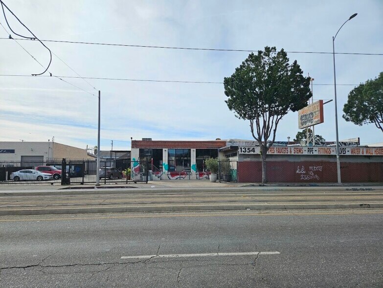 1354 E Washington Blvd, Los Angeles, CA à vendre - Photo de l’immeuble – Image 1 sur 25