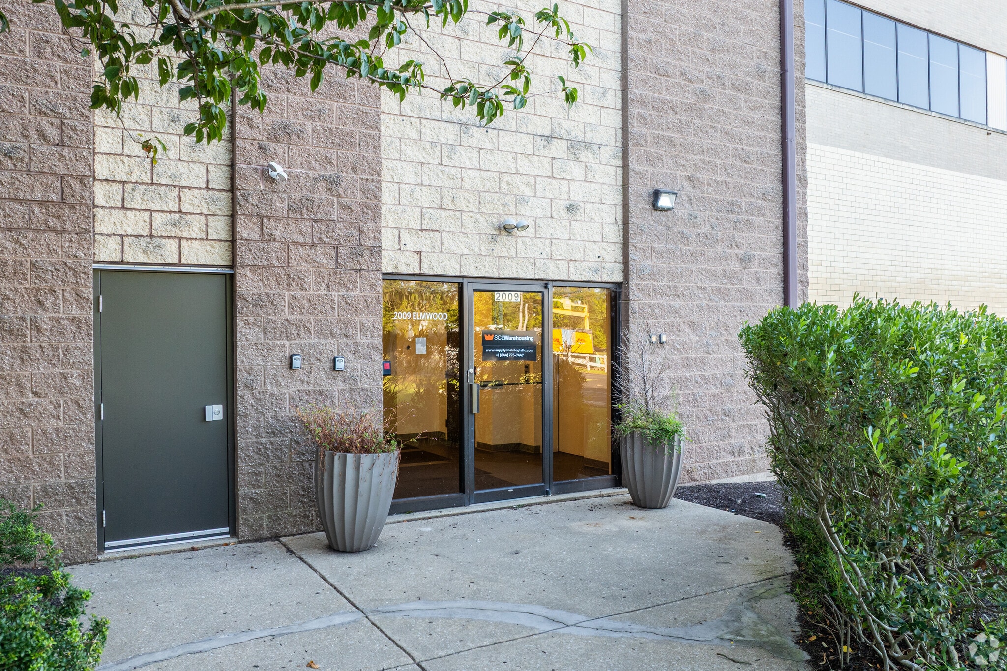 2000-2009 Elmwood Ave, Sharon Hill, PA à louer Photo de l’immeuble– Image 1 sur 7
