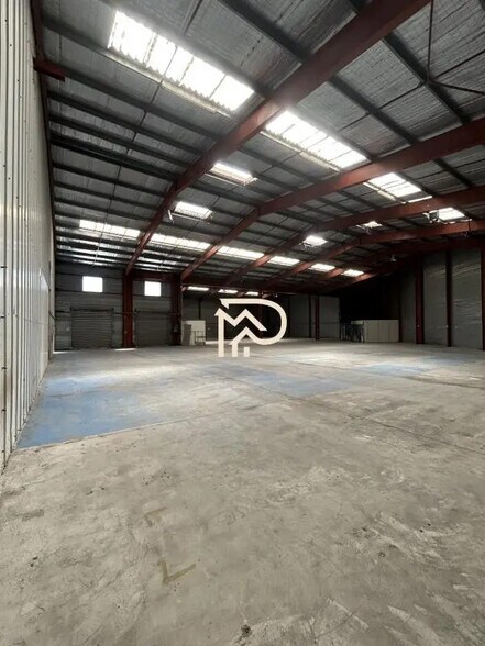 Industriel/Logistique dans Aix-en-Provence à louer - Photo de l’immeuble – Image 2 sur 6