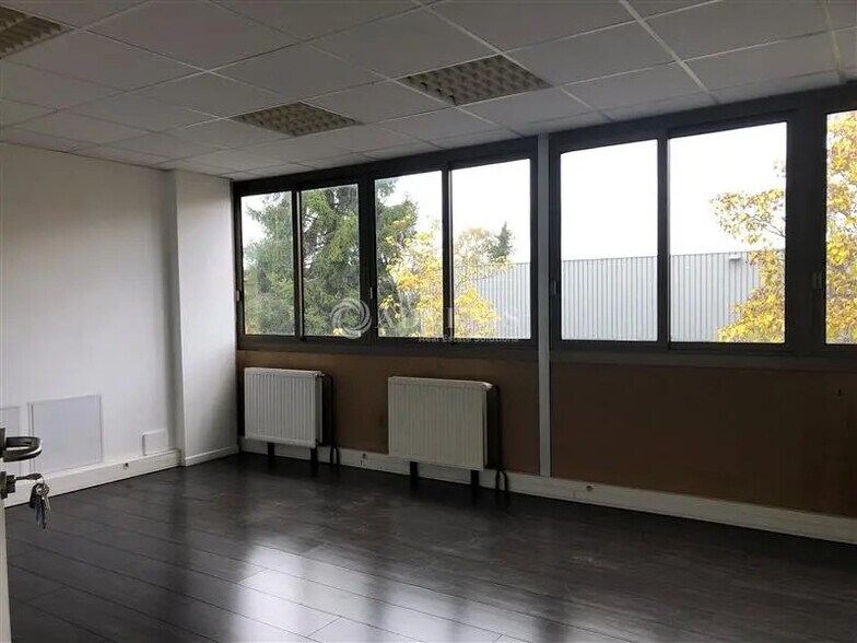 Bureau dans Gometz-la-Ville à louer - Photo de l’immeuble – Image 3 sur 5