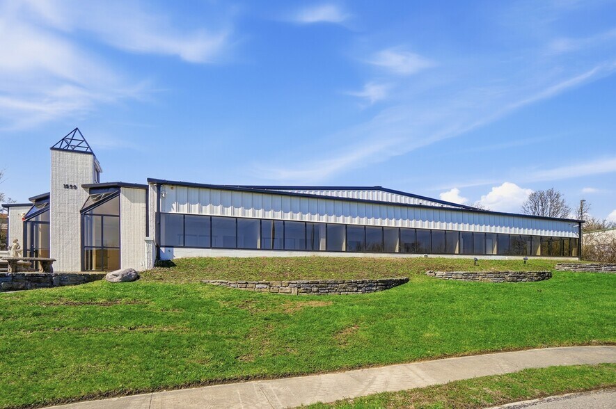 1550 Magnolia Dr, Cincinnati, OH à louer - Photo de l’immeuble – Image 2 sur 68