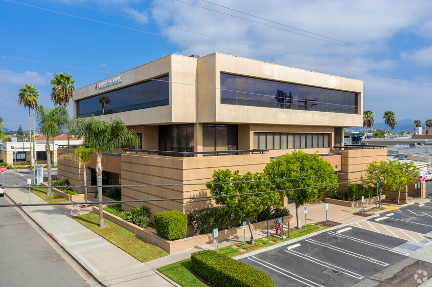 355 W Grand Ave, Escondido, CA à louer - Photo de l’immeuble – Image 1 sur 5