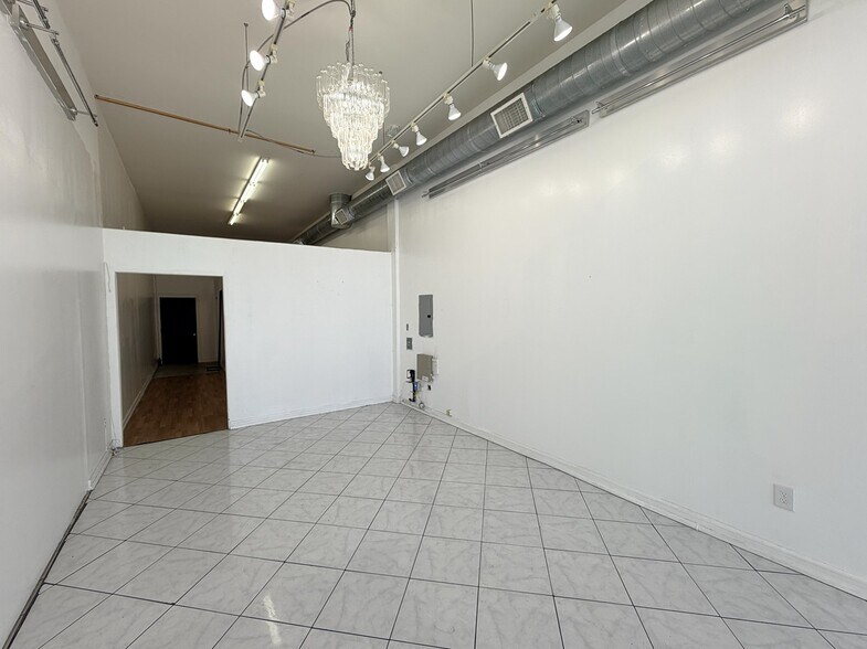 951 Crocker St, Los Angeles, CA à louer - Photo intérieure – Image 3 sur 12
