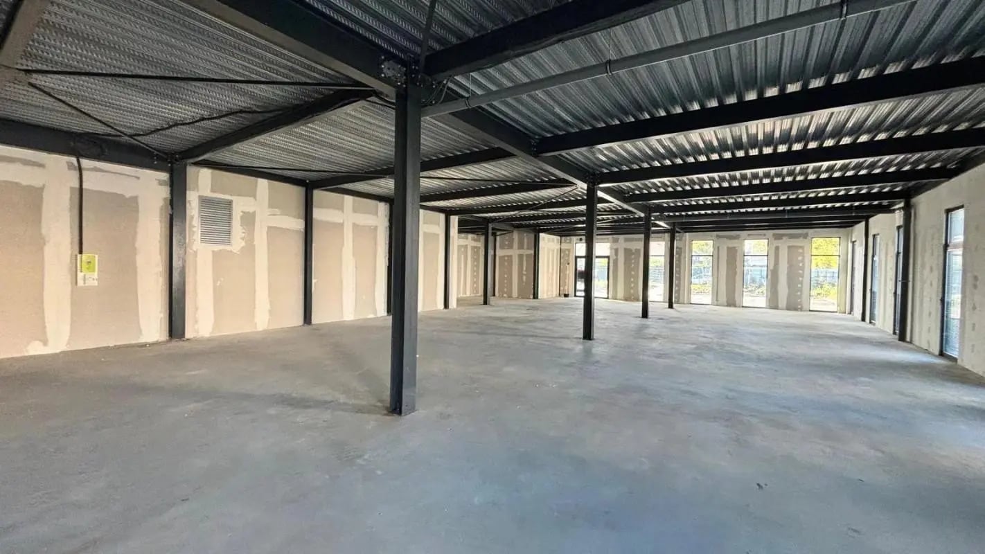 44 Rue Pierre Curie, Plaisir à louer Photo de l’immeuble– Image 1 sur 7