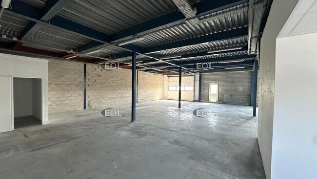 Plus de détails pour Local d'activités à louer