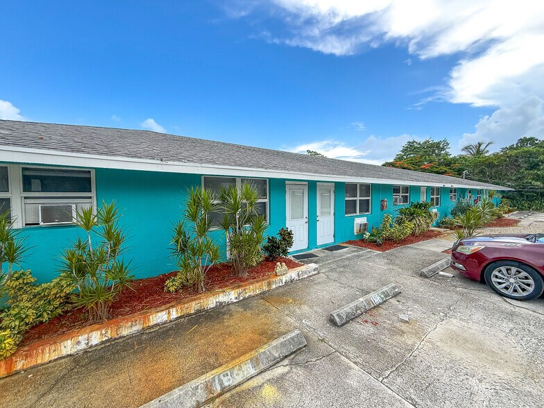 1845 Dillone Ln, North Palm Beach, FL à vendre - Photo de l’immeuble – Image 3 sur 11