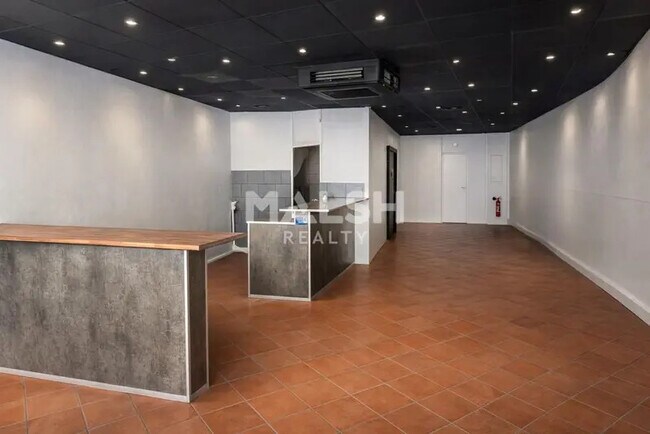 Plus de détails pour Local commercial à vendre