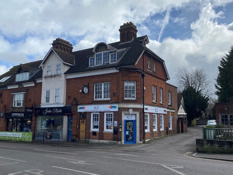 50 The St, Ashtead à louer - Photo de l’immeuble – Image 1 sur 7
