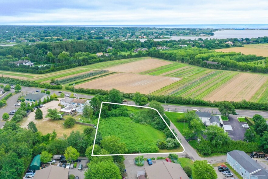 1004 Montauk Hwy, Water Mill, NY à vendre - Photo principale – Image 1 sur 8