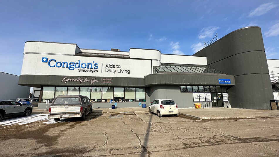 10550 Mayfield Rd, Edmonton, AB à louer - Photo de l’immeuble – Image 3 sur 9