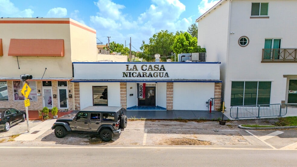 365 N Royal Poiciana Blvd, Miami Springs, FL à vendre - Photo de l’immeuble – Image 1 sur 17
