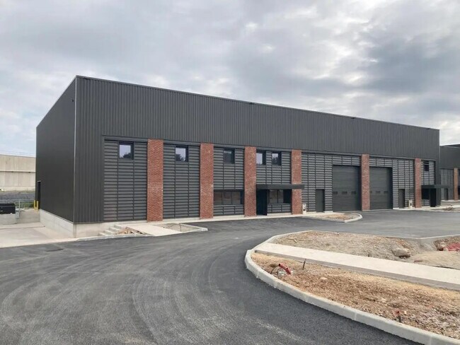 Plus de détails pour Local d’activités à vendre