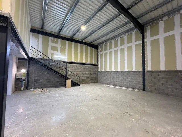 Industriel/Logistique dans Andrézieux-Bouthéon à louer - Photo de l’immeuble – Image 2 sur 5