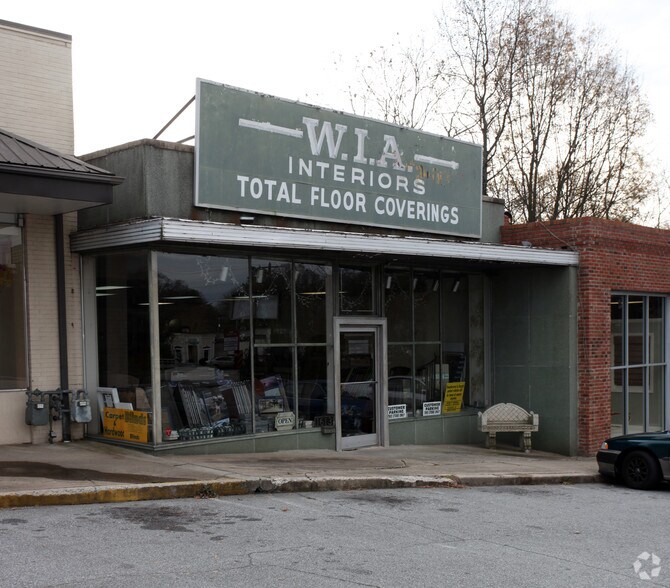 1613-615 W Friendly Ave, Greensboro, NC à louer - Photo de l’immeuble – Image 2 sur 6