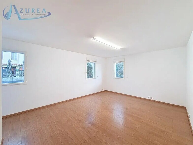 Bureau dans Grasse à louer - Photo de l’immeuble – Image 3 sur 6