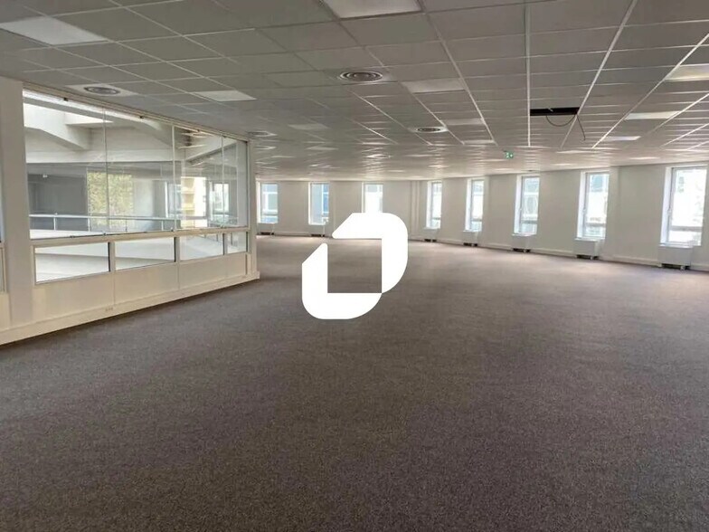 Local d’activités dans Cergy à louer - Photo de l’immeuble – Image 3 sur 10
